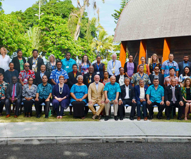 Photo officielle devant le siège de la Communauté du Pacifique.