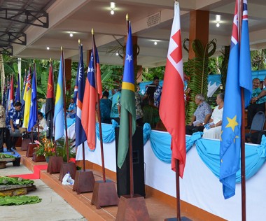 Le 10 septembre 2016, à Pohnpei (États fédérés de Micronésie), la Nouvelle-Calédonie a accédé au statut de membre à part entière du Forum des Îles du Pacifique (FIP). 