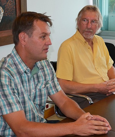 Philippe Germain et Jacques Pior (au centre), responsable national du développement de l'agriculture biologique depuis 1998. 