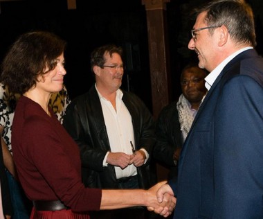 Le président du gouvernement a participé à l’ouverture du 19e Festival du cinéma de La Foa, présidé cette année par la comédienne Marianne Denicourt (©Marc Le Chélard).