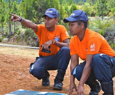 De jeunes guetteurs de feu, en poste aux Koghi. © LNC