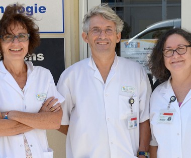 L’équipe de choc du CHT qui a contribué à la réussite de la greffe avec de nombreux partenaires : Véronique Biche, le Dr Jean-Baptiste Guillaume et le Dr Érica Mancel.