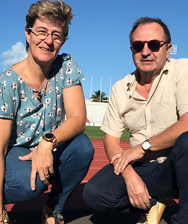 Félicia Ballanger, responsable de l’organisation antidopage en Nouvelle-Calédonie, et Richard Donnadieu, médecin du sport à la DJS et préleveur.