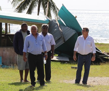 Philippe Germain et Néko Hnepeune, président de la province des Îles, étaient à Lifou le  11 mai (© LNC).