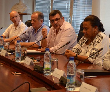 Le président Philippe Germain et Alain Sœur, directeur de l’Agence de santé de Wallis-et-Futuna, ont signé une convention, jeudi 8 décembre, au gouvernement, en présence de Marcel Renouf, préfet de Wallis-et-Futuna. 