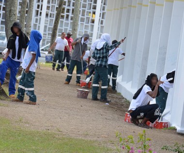 Une vingtaine de jeunes, encadrés par des éducateurs de la DPJEJ, se sont relayés durant le chantier.