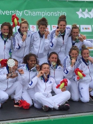 Yolaine (4e à gauche au 1er rang) et ses copines de l'équipe de France universitaire, championnes du monde pour la première fois ! 