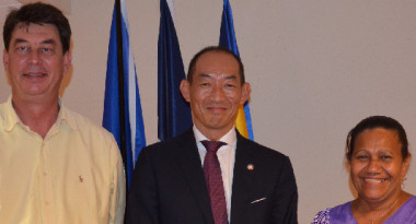 Directeur du bureau Pacifique occidental de l'OMS, le Dr Takeshi Kasai a été reçu au gouvernement par le président Thierry Santa et Valentine Eurisouké, en charge de la santé.