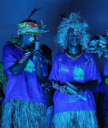 Le collectif  Dobwe de la tribu de Thio a présenté un spectacle mêlant danse et théâtre ©Mériba Kare.
