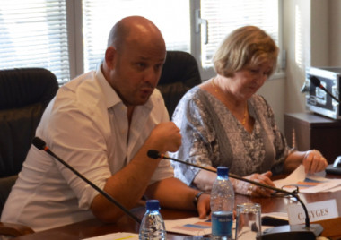 Entouré des trois chambres consulaires, Christopher Gygès a présenté la teneur de l’avant-projet de loi de soutien à l’économie calédonienne.