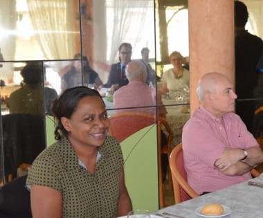 Lors d'un déjeuner bilan au lycée Escoffier, Hélène Iékawé a échangé avec les experts de l’Éducation nationale et du ministère australien, en présence du consul général d’Australie et du haut-commissaire.