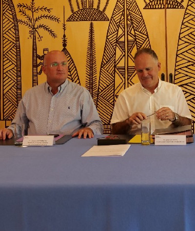 De gauche à droite : Gabriel Muavaka, président du GIEP, Yoann Lecourieux, Louis Le Franc, haut-commissaire, le général de brigade Claude Peloux, commandant du SMA et le colonel Michel Stachowski, chef de corps du RSMA-NC.