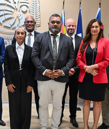 Le 19e gouvernement de Nouvelle-Calédonie.jpg