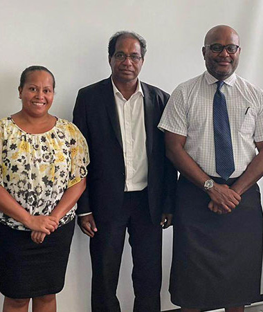 La délégation calédonienne a été reçue par des ministres fidjiens à l’occasion de l’installation du nouveau délégué régional Gaston Wadrawane, à l’Ambassade de France à Fidji.