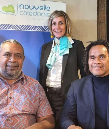Christian Karembeu, nouvel ambassadeur touristique de la Nouvelle-Calédonie, s’engage dans la promotion de son île natale.