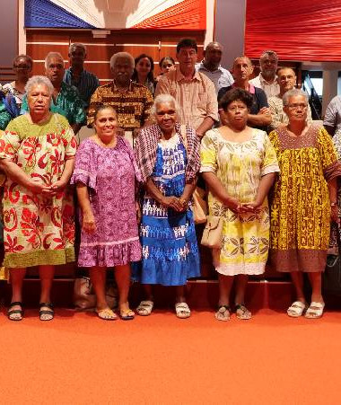 Les familles et les descendants des premiers élus mélanésiens ont été invitées à participer à la table ronde.
