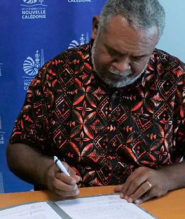 La déclaration d’intention a été officialisée par une signature entre Mickaël Forrest, membre du gouvernement chargé de la jeunesse et Méryl Marlier, présidente de l’ACBSNC.