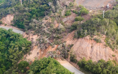 Le col de Katiramona est fermé à la circulation depuis le 7 février 2021 en raison d’un glissement de terrain consécutif au passage de la dépression Lucas