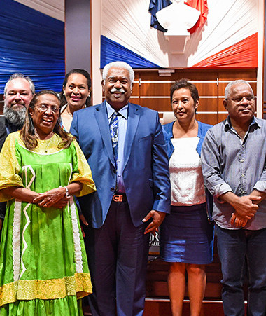  Roch Wamytan, réélu à la présidence, entouré des membres du bureau du Congrès de la Nouvelle-Calédonie (Photos Jacquotte Photographe-CNC).
