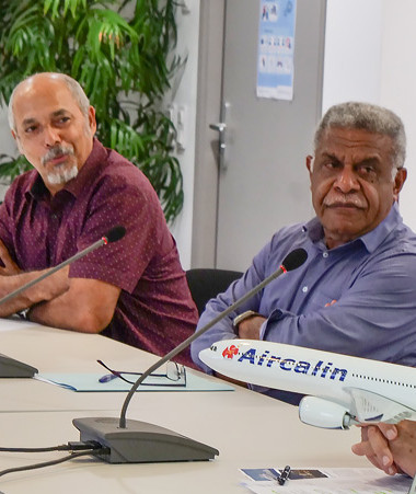 Didier Tappero a présenté la nouvelle liaison aérienne ce mardi, en présence du président du gouvernement Louis Mapou, et de Gilbert Tyuienon, membre du gouvernement chargé des transports.