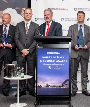 Didier Lille, président de Bluecham SAS (à gauche) lors de la remise des Business Awards à Sydney (Photos Cédric Tourasse).