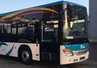 Un nouveau bus Carsud aux couleurs du réseau de transport Tanéo.