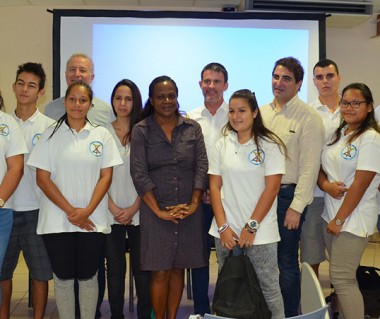 Hélène Iékawé, membre du gouvernement en charge de l’enseignement, a assisté à la rencontre entre les représentants de la mission parlementaire et les lycéens du Grand Nouméa, ici la classe défense 2017. 