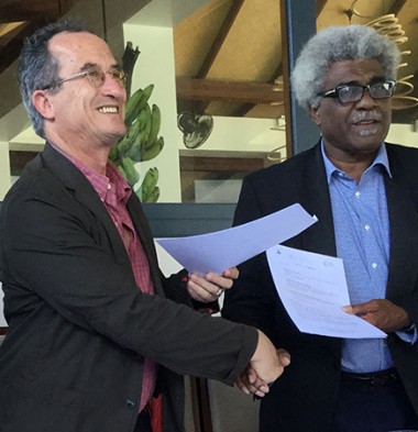 Valérie Meunier, Bernard Deladrière et Jean-Pierre Nirua (de g. à d.) ont signé une convention de partenariat pour l’organisation du 11e Forum francophone du Pacifique.