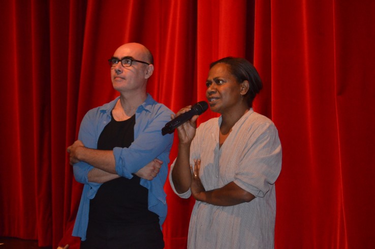 Hélène Iékawé, membre du gouvernement en charge de l’enseignement, et Guillaume Soulard, directeur artistique et culturel du centre culturel Tjibaou.
