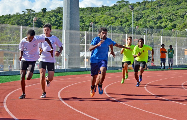 La province Sud (en blanc) a remporté le relais du 4 x 60 m garçons, devant les provinces Nord (en bleu) et Îles (en jaune).