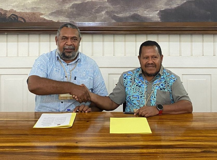 Mickaël Forrest a signé une déclaration d’intention avec Alfred Leonard, ministre du tourisme, des arts et de la culture de Papouasie-Nouvelle-Guinée.