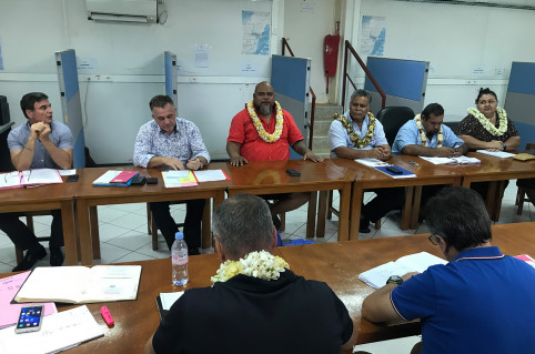 Vaimu’a Muliava, entouré du préfet (à gauche) et du président de l’assemblée territoriale de Wallis-et-Futuna, lors de son dernier déplacement du 4 au 7 novembre.