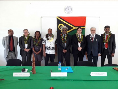 La cérémonie a réuni à Port-Vila les partenaires du Vanuatu venus de France, de Nouvelle-Calédonie, de Nouvelle-Zélande et de Malaisie.