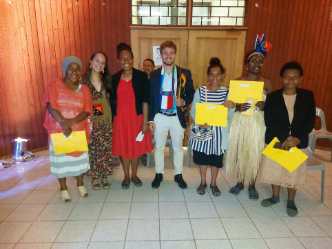 Les étudiants ont reçu leurs certificats de langue française et indonésienne.