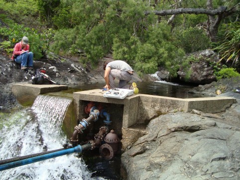 La DAVAR travaille sur la qualité de l’eau naturelle non traitée avant distribution et met en place des périmètres de protection des captages d’eau (PPE) depuis 2010.