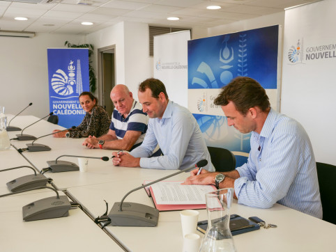 L’accord a été signé par Franck Willems, directeur général de Mobil IPC, Cédric Ducasse, directeur général de Total Energies et René Féré, directeur général de la Société de Services Pétroliers.