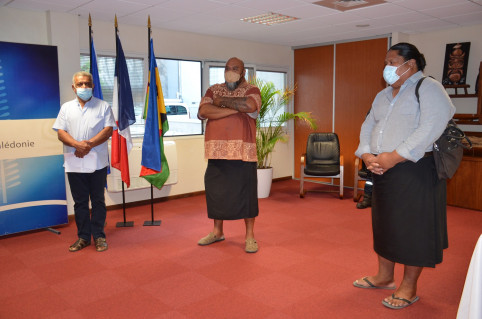 Louis Mapou, Vaimu’a Muliava et Petelo Sao ont vivement remercié les soignants pour leur implication.