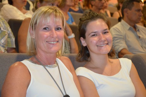 Aurélie, 19 ans, en deuxième année de classe prépa littéraire au lycée Lapérouse, et sa mère.