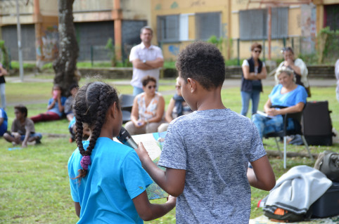 Les jeunes lecteurs n’ont pas hésité à prendre le micro lors du marathon de lecture organisé par  la cellule de coordination pour la semaine de l’illettrisme, l’APEH-NC et la ville de Nouméa.