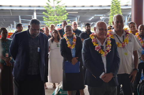 La délégation fidjienne a été accueillie par un geste coutumier.