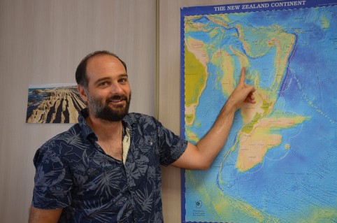 Julien Collot, géophysicien marin, est chercheur au sein de la fonction publique calédonienne.