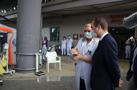 Au Médipôle, Sébastien Lecornu s’est informé sur la prise en charge des patients Covid.