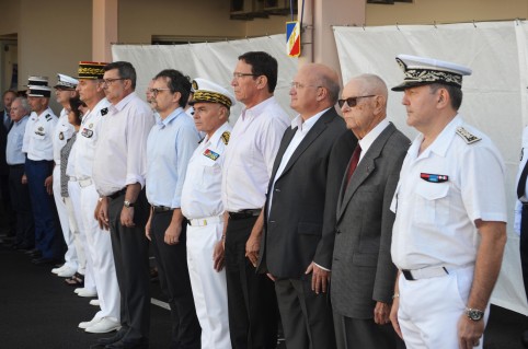 Alain Martinez (à droite) aux côtés du haut-commissaire et des représentants des plus hautes autorités du pays dont Philippe Germain, président du gouvernement, et les deux députés calédoniens.