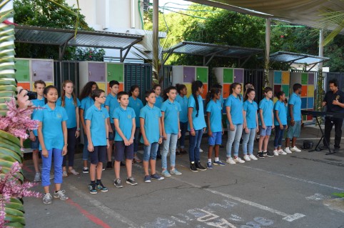 Les élèves des classes à horaires aménagés musique ont interprété un chant kanak, l’hymne national australien et La Marseillaise.