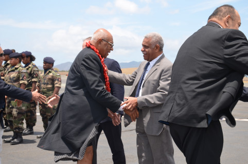 Le président du gouvernement a accueilli les membres de la mission du FIP à l‘aéroport de Tontouta.