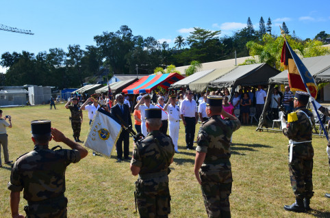 La cérémonie militaire était présidée par le général Frank Barrera, commandant supérieur des Forces armées de Nouvelle-Calédonie