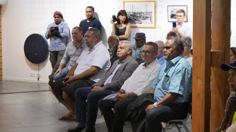Le président du gouvernement, Louis Mapou, et Michaël Forrest, membre du gouvernement en charge de la culture, ont participé au lancement de la tournée d’hommage au musée maritime.