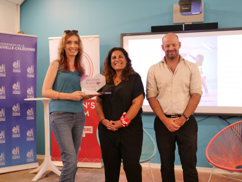 Claire Nebot a reçu un des deux prix pour son application Glowzie.