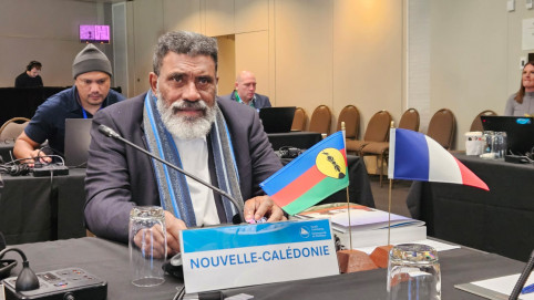 Adolphe Digoué siégeant à la table de la Réunion des ministres de la pêche du Pacifique 2026 à Wellington.