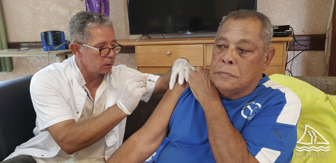 Les premières vaccinations, réalisées par une équipe médicale de la province Sud, ont eu lieu le 22 février au foyer Kiwanis de La Foa (© province Sud).